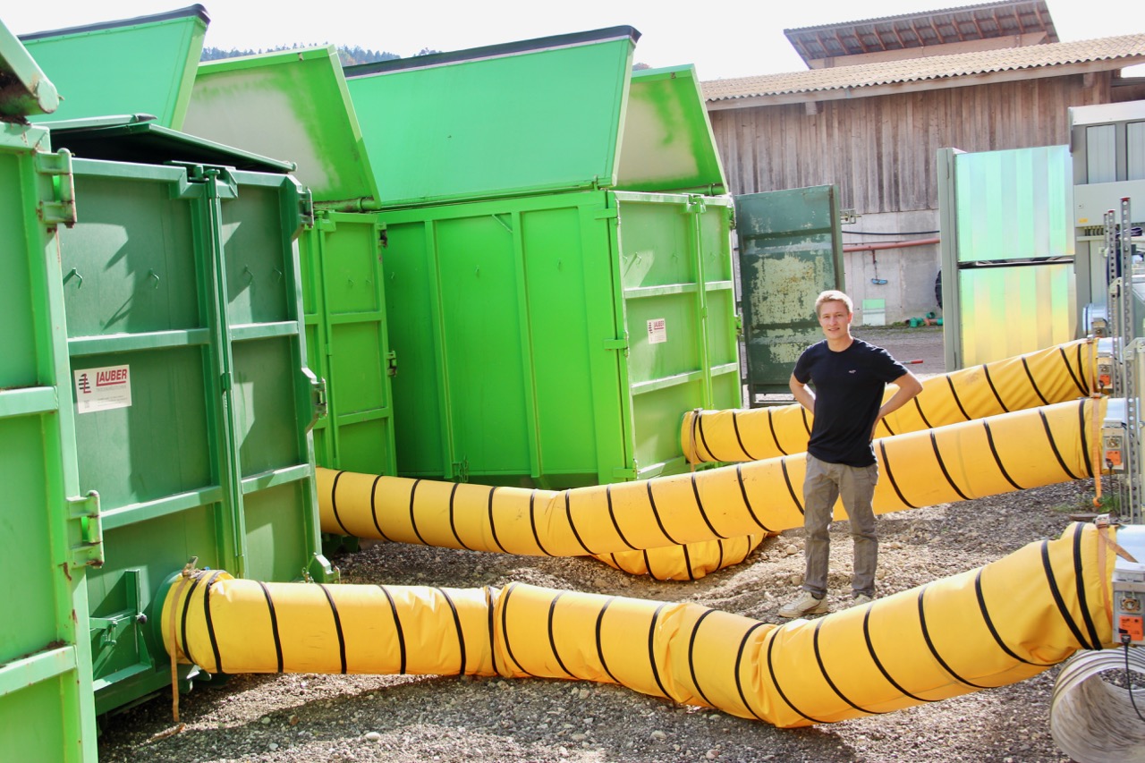 Michael Hunkeler tüftelt an der Körnermais-Trocknung mit Abwärme aus der Biogas-Anlage. Foto: Sebastian Hagenbuch