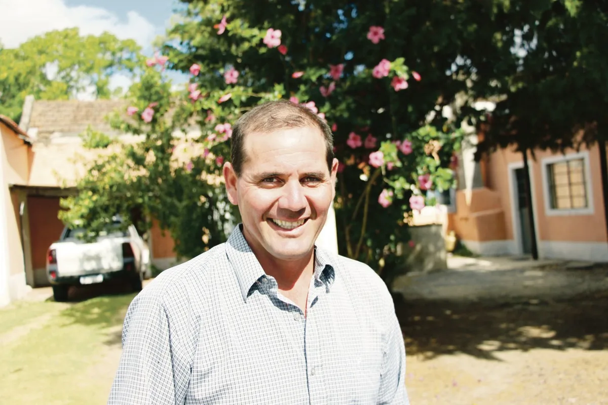 «Mit 30 Cent je Kilo Milch komme decke ich nur die Kosten. 40 Cent wären gut. »Carlos Hodel, Milchbauer in Colonia Miguelete am Rio de la Plata, Uruguay. Seine Vorfahren stammen aus  dem Kanton Luzern.