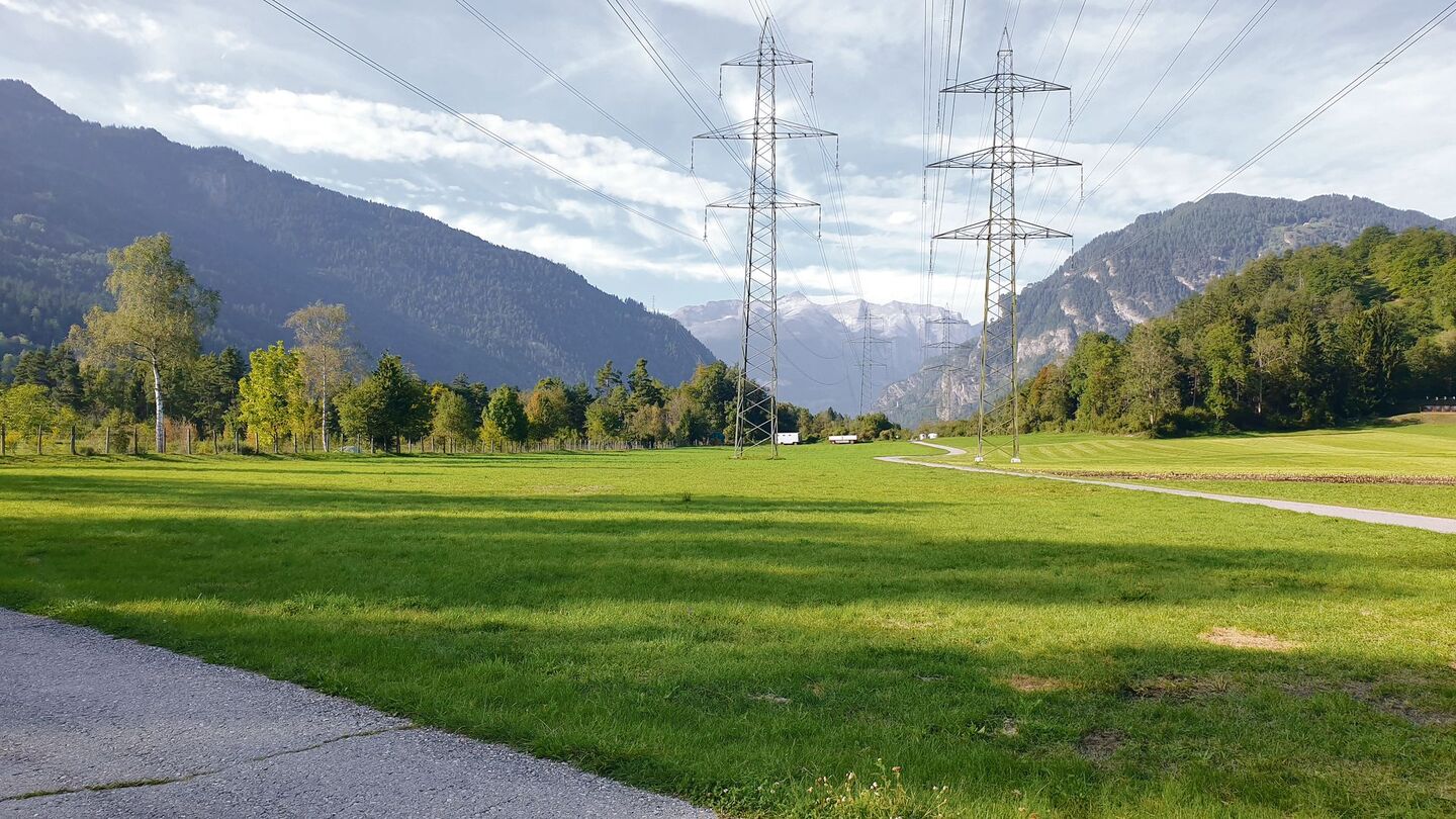 Auf diesem Feld entsteht der Kompostplatz von Flurin Frigg und Martin Mark für Mist und Grüngut.