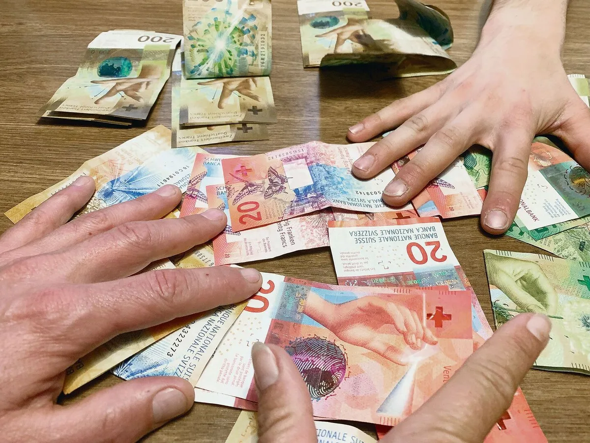7fdbabcc0964d3c7f35345fb7ae8cf0329ed7481ed0f12aec51e649d47b6cbbd Geld ist teurer geworden. Bei einer Umschuldung werden allerdings nicht Banknoten hin und her geschoben.