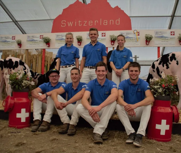 73a2e269c6c53cd4e7f749a39ea5cea44ceaff05 Die siegreichen Jungzüchter(innen). (Bild Swissherdbook)