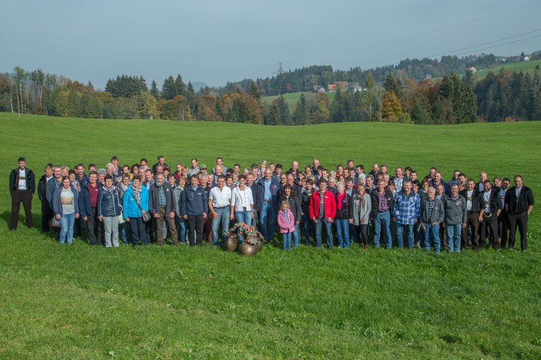 Am 10. Braunvieh-Event waren alle Züchter eingeladen, die in den letzten 15 Jahren bei den Züchterehrungen mit dabei waren. (Bild Trudi Krieg)