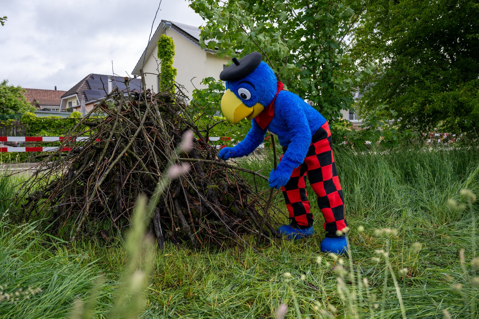 Der Zürcher Bauernverband ernennt Globi zum Botschafter des Biodiversitätsprojekts «Plan B»
