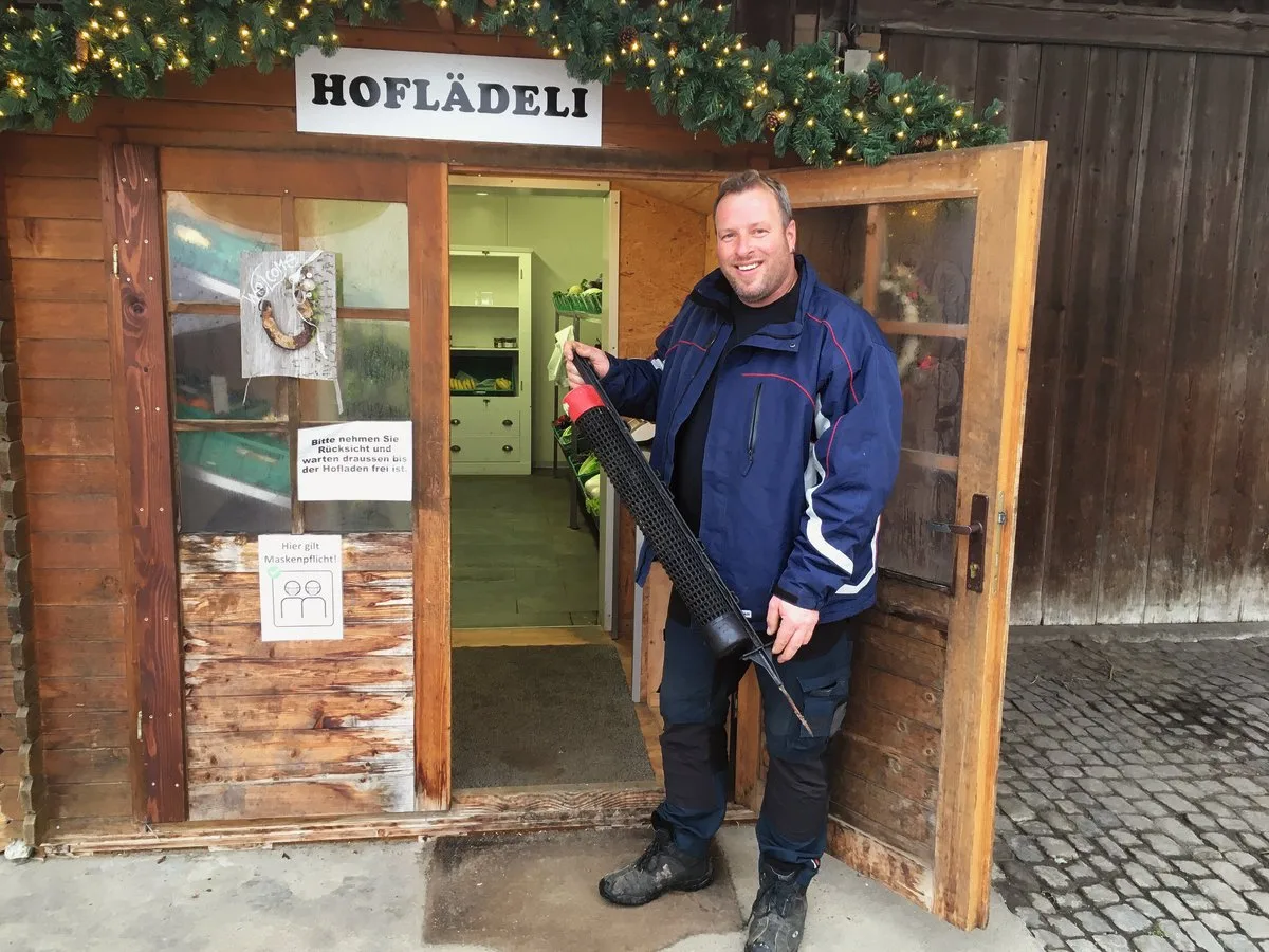 d885dd770c44d7e11653a485c525da6111258444 Thomas Lehmann testete eine Stinksäule aus Deutschland – erfolglos. Bild: Jil Schuller