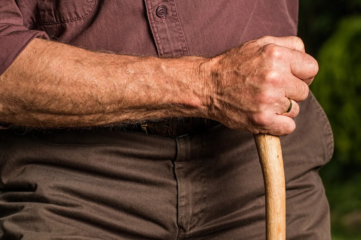 Hand__alt_Symbbol Was ist bei einem gestaffelten Bezug der Altersleistungen aus der Pensionskasse zu beachten?