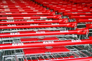 Das nahe Ausland lockt mit tieferen Preisen und Einkaufstouristen müssen weder ausländische noch die Schweizer Mehrwertsteuer für ihren Einkauf bezahlen.