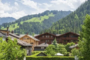 Wenn in Tourismus-Gebiet wie z. B. einer Berggemeinde neue Wohnungen durch die Vergrösserung von Zweitwohnungsbauten entstehen, sollen diese nur als fester Wohnsitz genutzt werden dürfen.