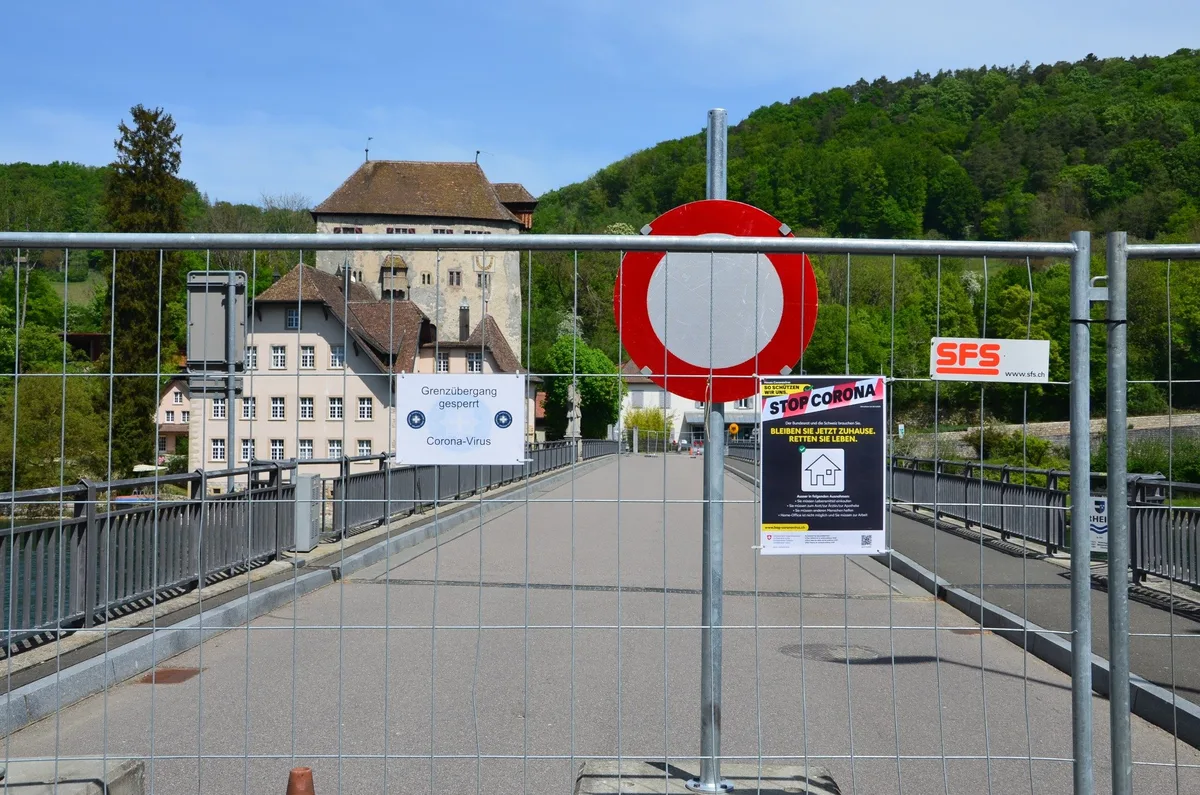 0181fd3c36667b4fbd8296657c38e44e5965ae81 Die Grenzen sind geschlossen. Auch für Shoppingtouren. (Bild Flurina Monn)
