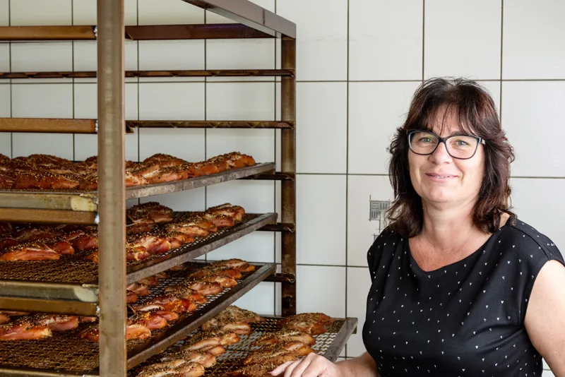 Die Thurgauer Pouletproduzentin Adelheid Gsell ist in der Kategorie Unternehmerin des Jahres nominiert. (Bild Gsell Spezialitäten)