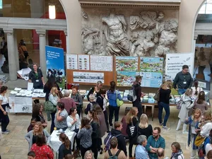 Daniela Carrera und Andreas Reichmuth präsentierten die landwirtschaftlichen Angebote für Schulen. (Bild lid)