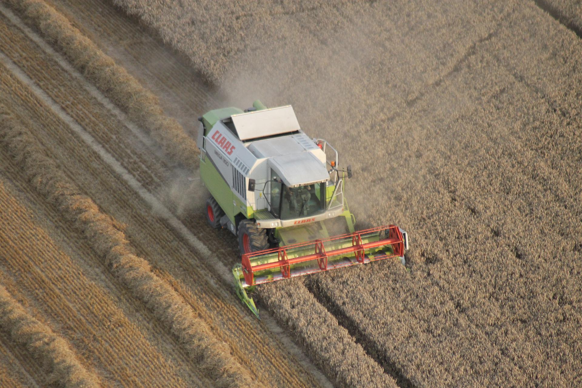Landwirtschaftliche Maschinen sind bald so schwer wie Dinosaurier – und ebenso schädlich?