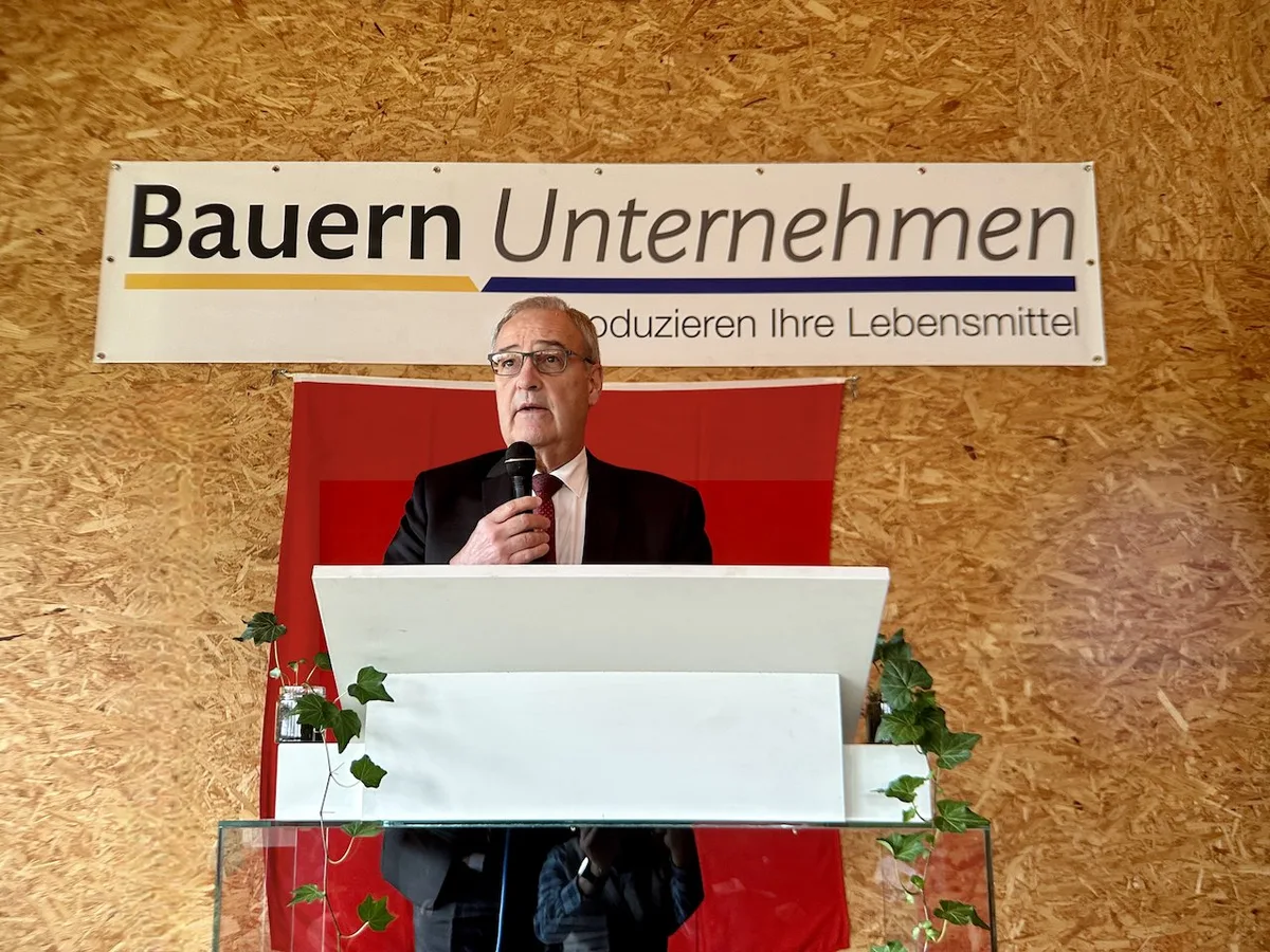 Bundesrat Guy Parmelin am Rednerpult.