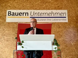 «Mein Hauptziel ist es, dass die künftige AP30+ eine substanzielle Entlastung der Bauernfamilien erlaubt», erklärte Bundesrat Guy Parmelin an der Jahresversammlung 2024 der IG BauernUnternehmen in Pierrafortscha FR.