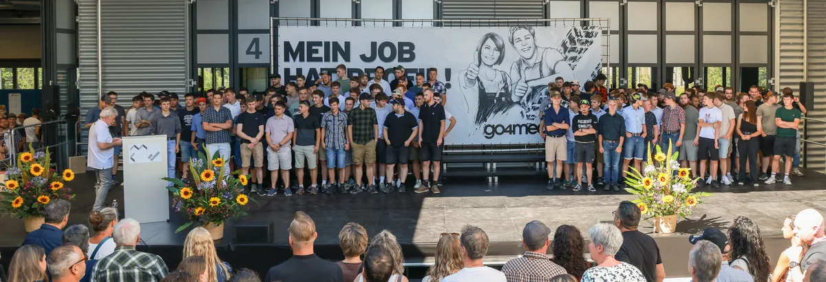 2071-AL2A7118 Die neuen Baumaschinen- und Landmaschinenmechaniker besuchten zusammen eine Klasse und haben daher auch gemeinsam ihren Abschluss gefeiert.