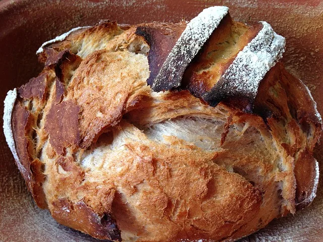 b4ee86c1705c4c2fd7623ba307085abf9a21cb54 Frisch gebackenes Brot ist eine Verführung – aber bitte nicht zu schnell essen, denn erst nach längerer Zeit im Mund kommen alle Aromen zur Geltung. (Bild Pixabay)