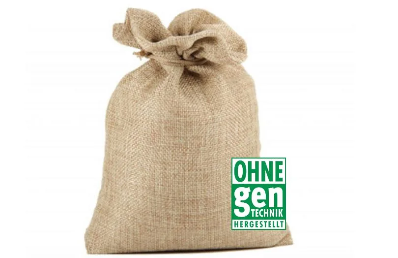 95a935e2184ab875cdf4bb79289ecaa5c60e9077 Mit den neuen Anpassungen dürften Landwirte ihre Produkte als "GVO-frei" bezeichnen, auch wenn Gentech-Zusätze im Futter waren. (Fotomontage jsc)