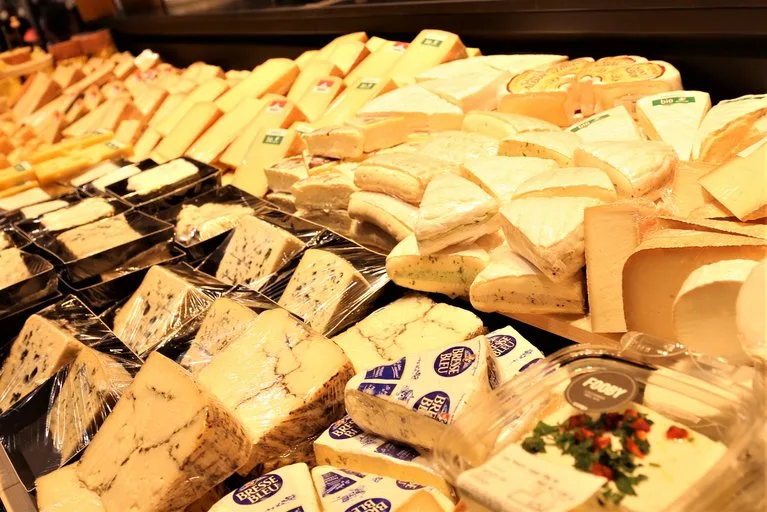 2b699d90020df96ded5b9b4bb9effee3081d7ffd Trump will Schweizer Käse verzollen