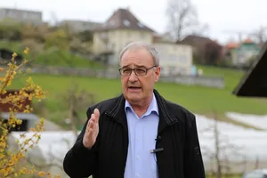 «Das Wasser in der Schweiz ist sauber, so soll es auch bleiben», erklärte Bundespräsident Guy Parmelin anlässlich der Medienkonferenz zum «Massnahmenplan Sauberes Wasser». Erreicht werden soll das durch verschiedene Massnahmen, von denen nun ein erstes Verordnungspaket in der Vernehmlassung ist. (Bild LID/Jonas Ingold)