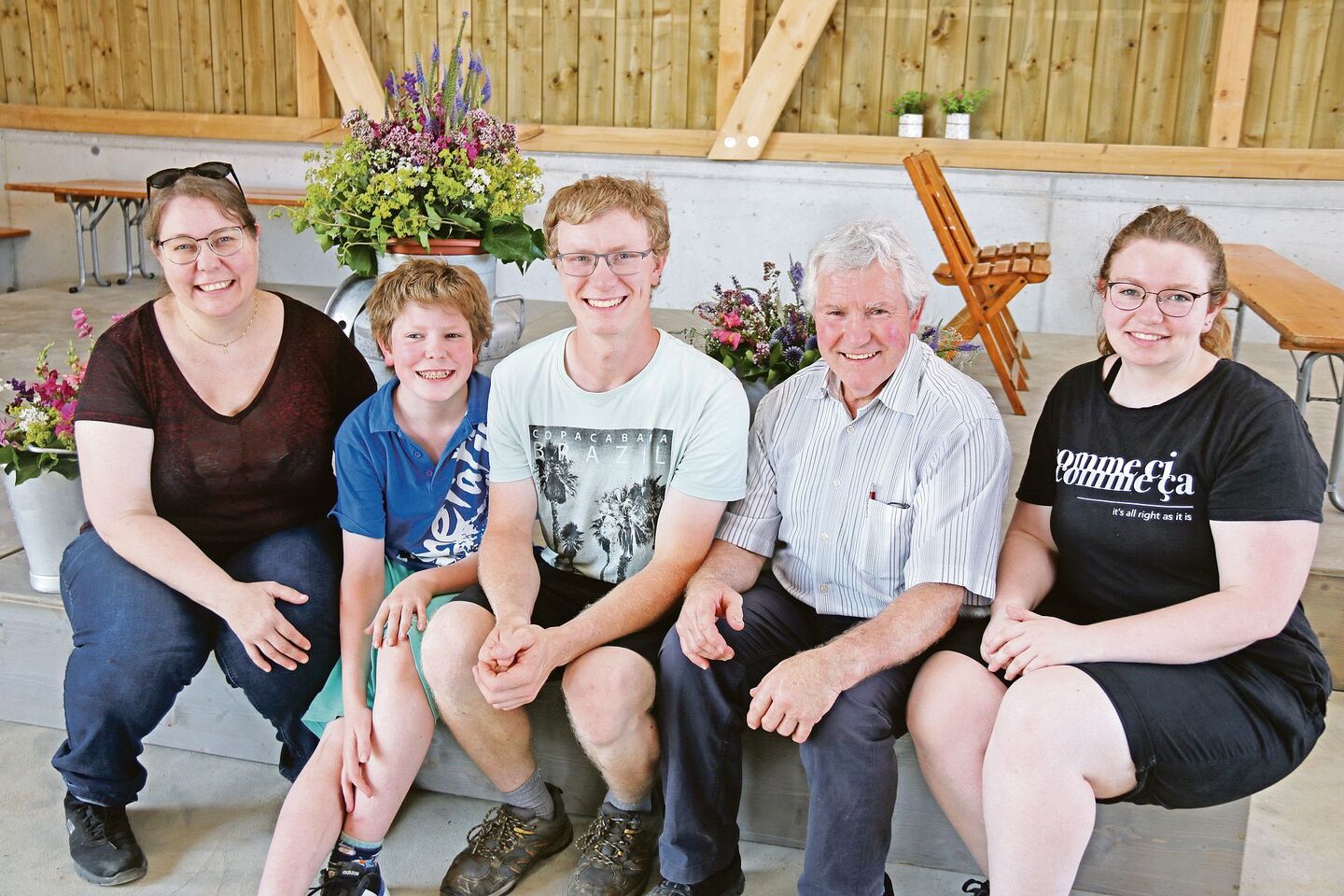 Beatrice Hengartner-Probst (links) bezeichnet sich als ausgesprochenen Familienmenschen. Neben Ehemann Stephan (2. v. r.) sind (v. l.) die Kinder Jan, Matthias und Tanja auf dem Bild. Einzig Caroline fehlt.