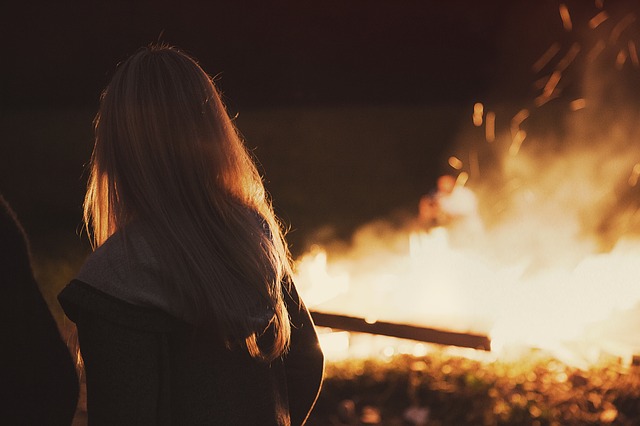 Die Frauen auf dem Land wollen sich den Frauen in den Städten anschliessen und entfachen Höhenfeuer eine Woche vor dem Frauenstreik. (Bild Pixabay)