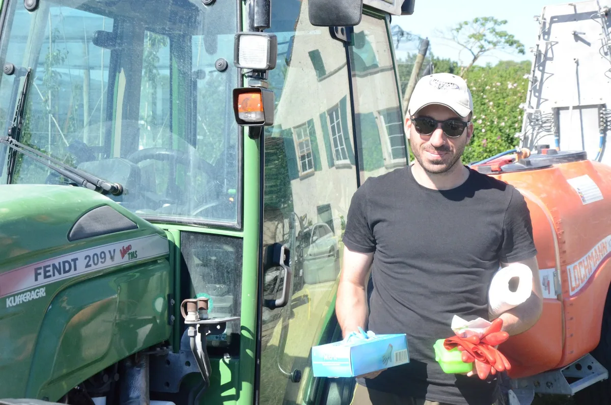 1-Toolkit-Obstbau-_c_AGRIDEA Das gehört für den Anwenderschutz beim Pflanzenschutz in den Traktor