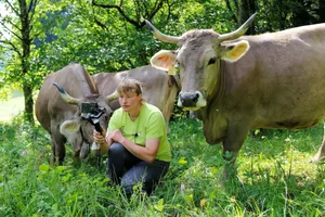 Voller Einsatz für die Follower: Susann Winkler inmitten ihrer "Milchmachermädels". (Bilder lid/mg)