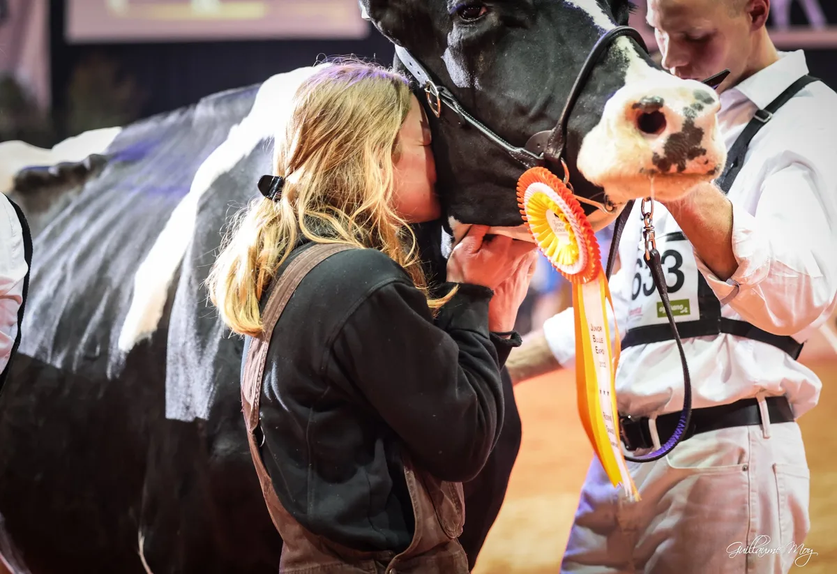 Junior_Expo_Bulle Eine Berner Oberländerin holt sich in Bulle die Trophäe als beste Ausstellerin
