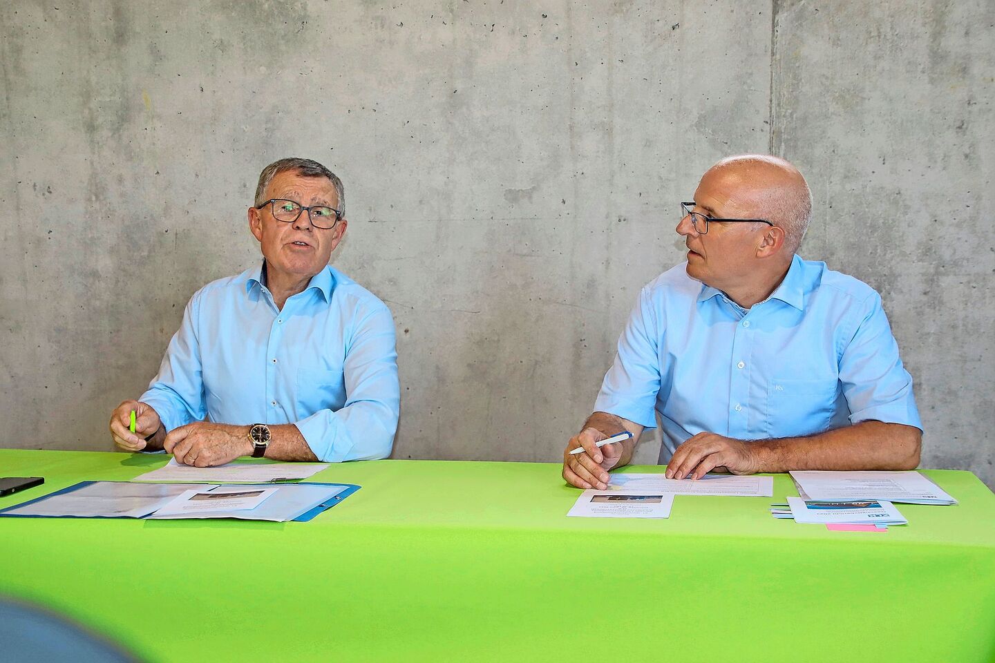 Regierungsrat und ZLK-Präsident Ernst Stocker (l.) und Wilfried Kägi  informierten über die Kreditvergaben.