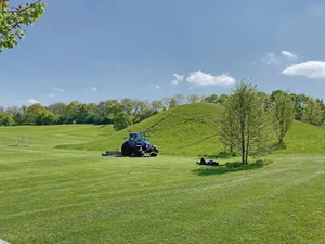 Die einen nutzen das warme Wetter und die guten Bedingungen zum Arbeiten, die anderen machen es sich an der Maisonne gemütlich. Richtig kalt werden dürfte es diesen Frühling nicht mehr.