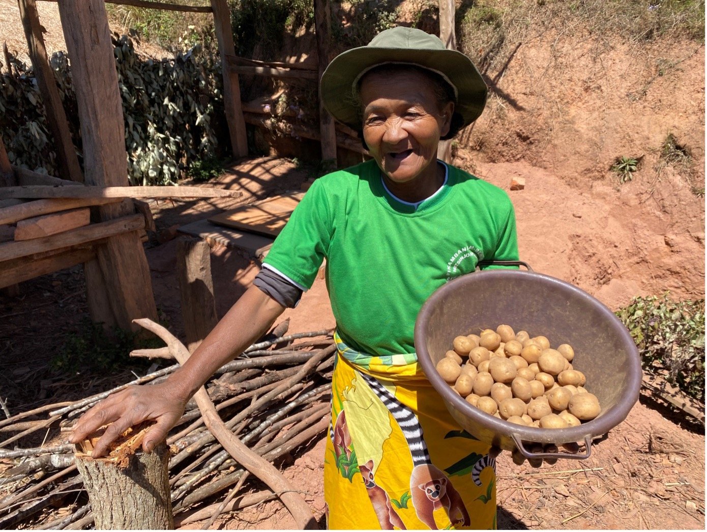 30 Kilo Kartoffeln auf dem Kopf transportieren? Kein Problem für die Bäuerinnen in Madagaskar