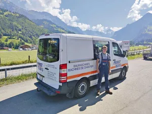 Simon Seiler ist angehender Baumaschinenmechaniker.Privat interessiert er sich sehr für die Landwirtschaft.