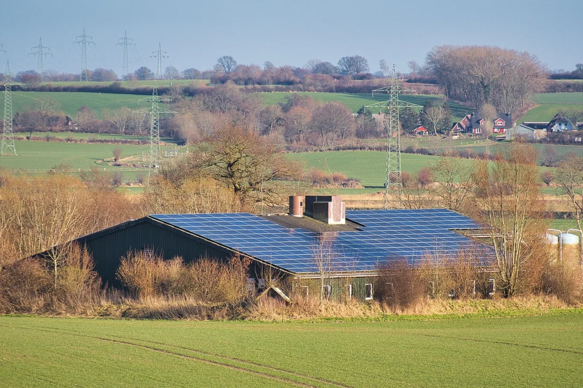 Dachflächen für Solarstrom nutzen, statt sich «am Boden zu vergreifen»