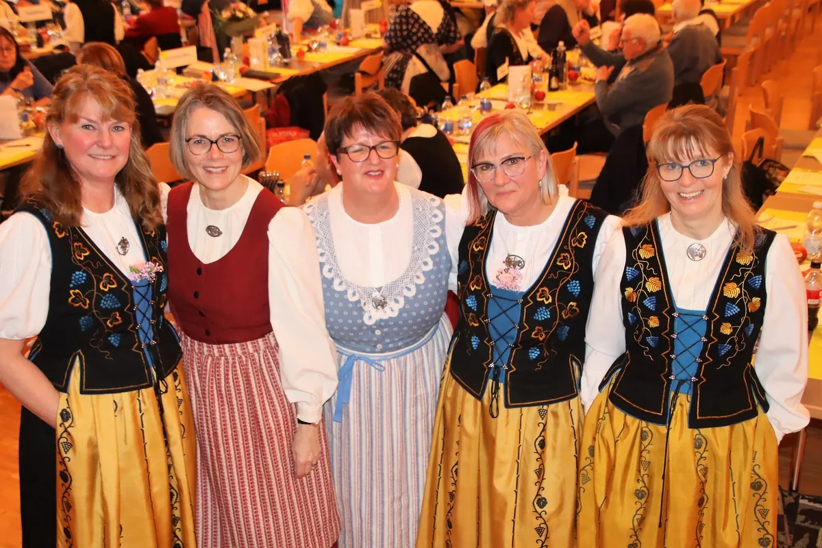 OS-05-E-Trachten Kein Fest ohne die eigene Tracht