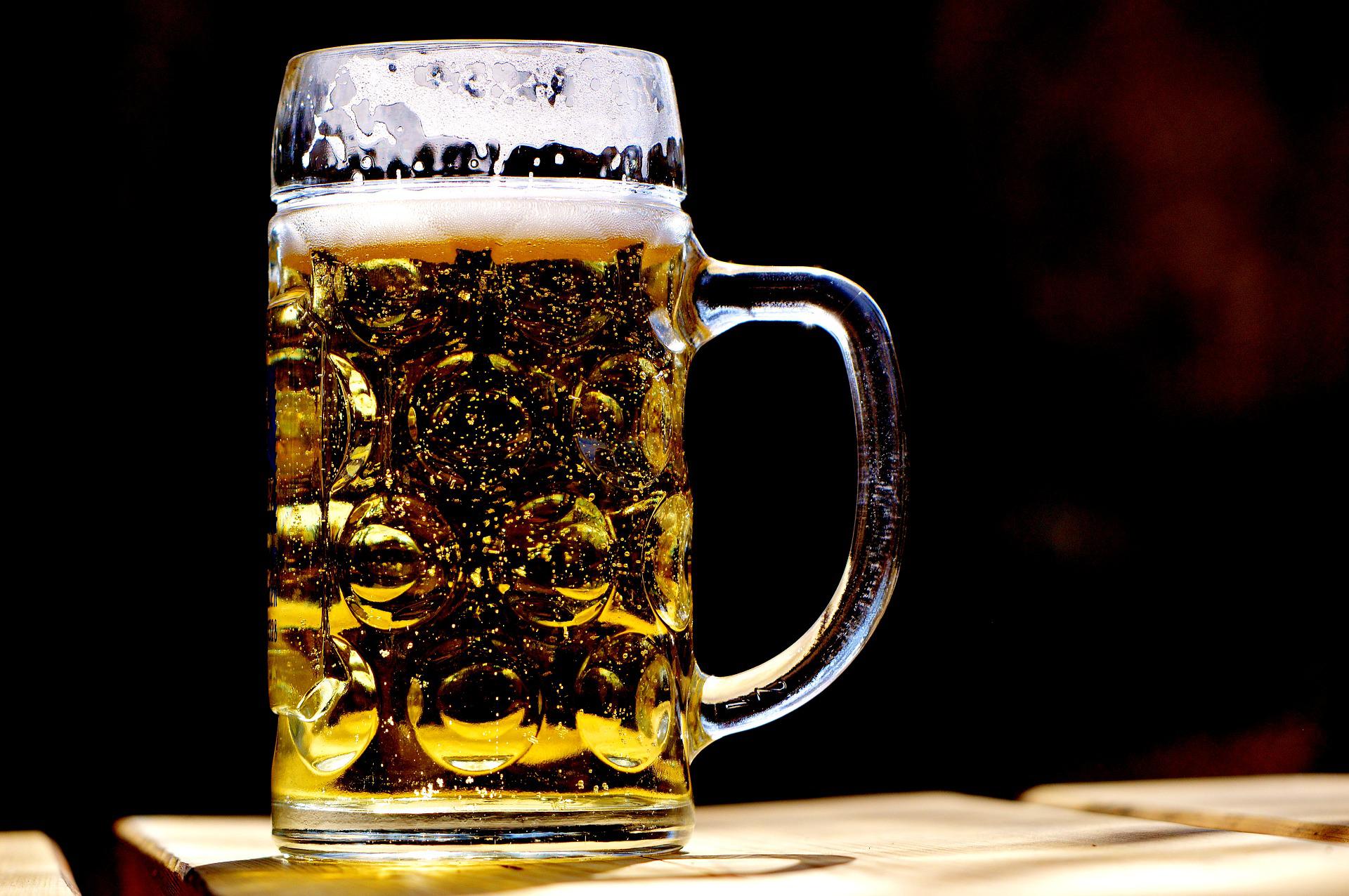 Am Tag des Schweizer Bieres offene Brauereien besuchen und Bier-Yoga ausprobieren