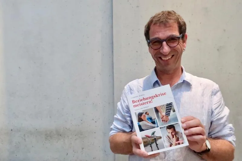 ae6e7b57e5654b48477934b09acf4752e12863ab Cornel Rimle hat mit seinem Beziehungsratgeber ein Ziel: Beide Partner sollen zu ihrem Glück finden. (Bild Esther Thalmann)
