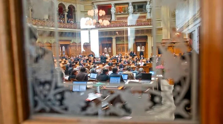 8b266ede5880e159e816b67f4a0b3d204d11447b Die Bundesbeiträge für die Bezeichnung der Zuströmbereiche waren ein Pro-Argument einer Minderheit der Kommission für die Annahme des nationalrätlichen Vorschlags. (Bild Parlamentsdienste, 3003 Bern)