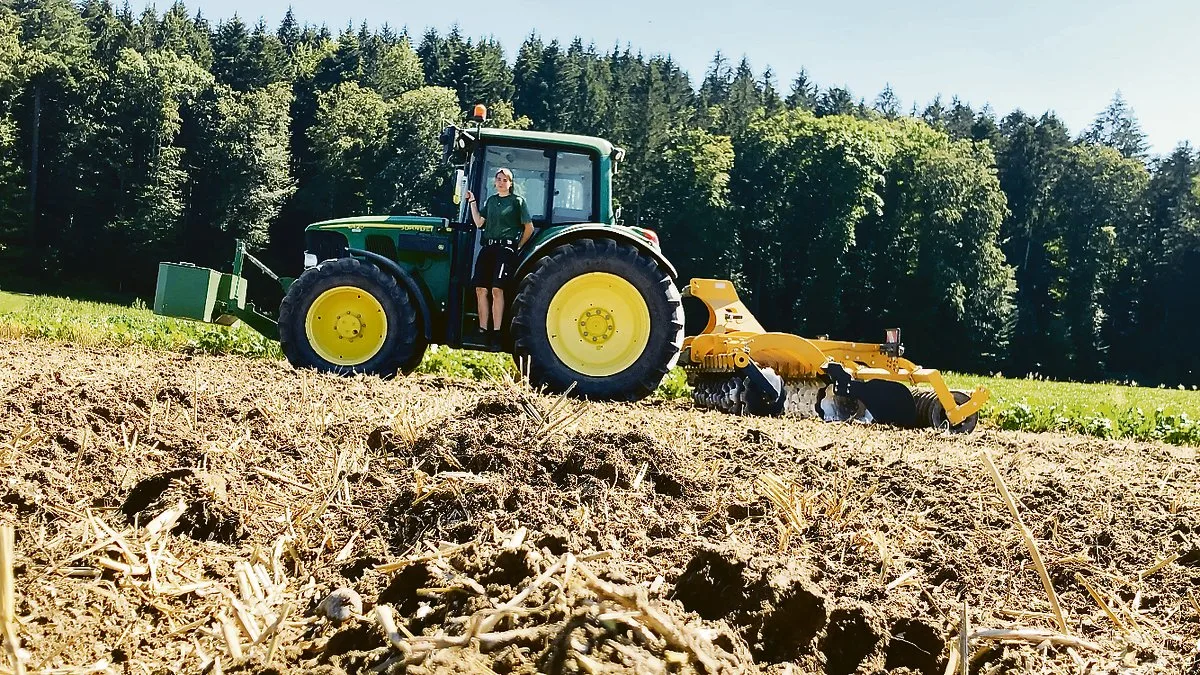 03a785ed810b80e9f16888515327429c970f40d1 Nadine Neukomm aus Münchenbuchsee BE macht ihr 3. Lehrjahr bei Marc und Rosmarie Vogt in Diemerswil BE.(Bild zVg)