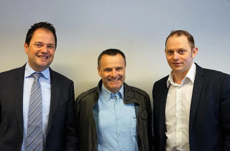 53b26dcb1d0da9f4f6a6b90c3cc8132159dd4964 Stefan Arnold, Marketingchef SMP; Urs Schneider, AMS-Präsident; Denis Etienne, AMS-Geschäftsführer (v.l.n.r.). (Bild lid/mr)