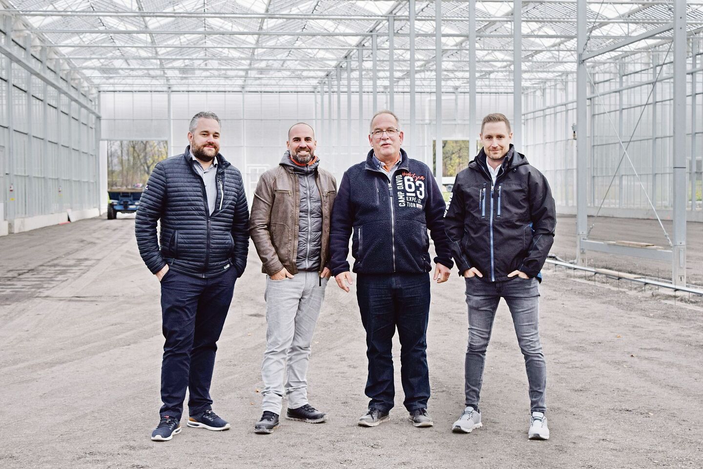 Ein Projekt mit mehreren Partnern (v. l.): Sandro Spescha, Leiter Energie EWB, Andreas Rohrer, Gemeinde Buchs, Bauherr Markus Kobelt und Adrian Bossart, Direktor EWB.