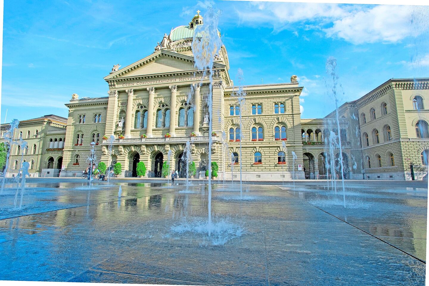 Die Sommersession beginnt am 27. Mai und dauert bis zum 14. Juni. Wie so oft bietet vor allem eine Reihe von Vorstössen für die Landwirtschaft interessante Themen.