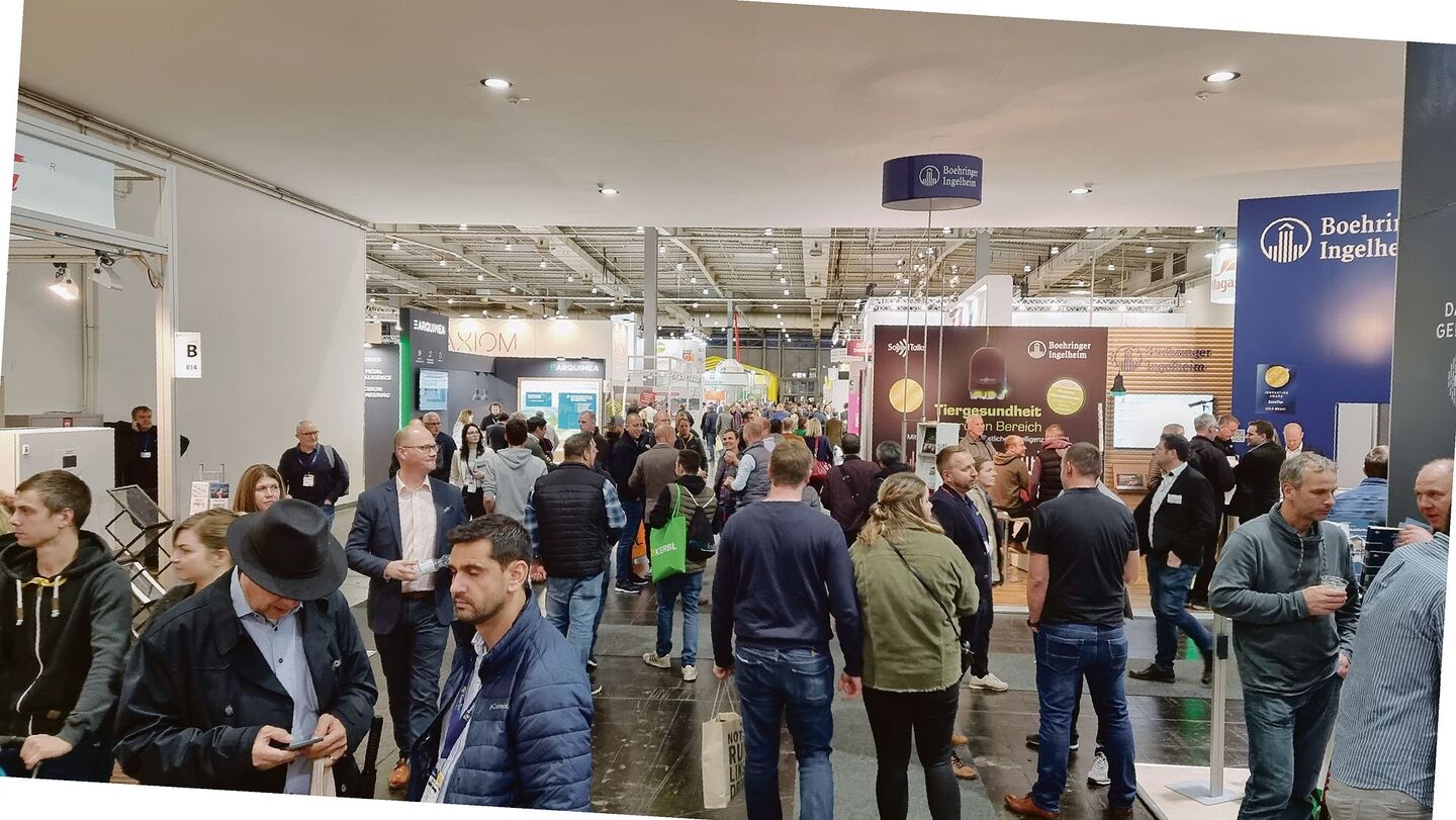 Unter den insgesamt 1820 Ausstellern auf der Euro-Tier in Hannover befanden sich dieses Jahr 18 Schweizer Firmen. Im Vergleich zur letzten physischen Messe 2018 blieben viele Ausstellungsplätze unbesetzt; dies wirkte sich auch auf die Besucheranzahl aus.