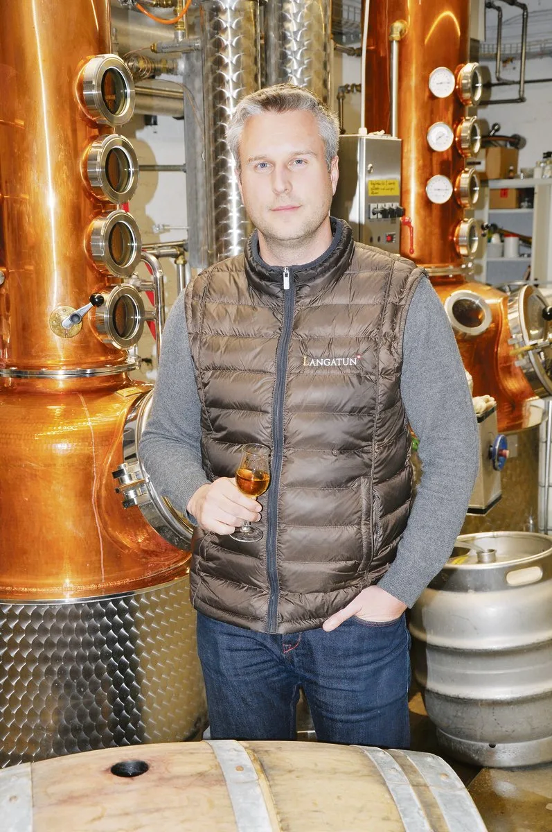32cd8924a32e7bdf40af339efad1afd16d512c22 Christoph Nyfeler findet die Präsenz von Schweizer Produkten im Ausland wichtig und hat mit seinem Whiskey im Export bereits Erfolg.(Bild mr)