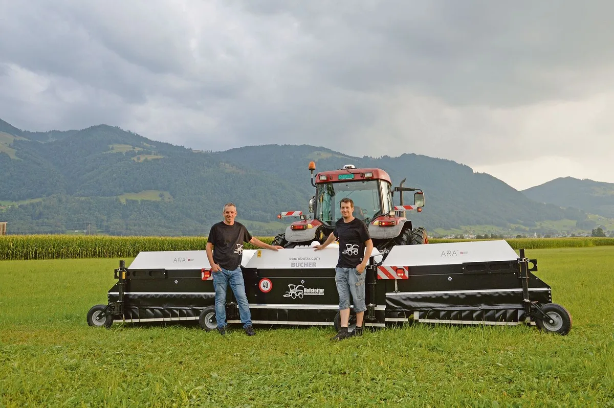 Die Brüder Hofstetter aus Benken haben für ihr Lohnunternehmen eine ARA gekauft. Ihre Dienste mit der Maschine sind gefragt.