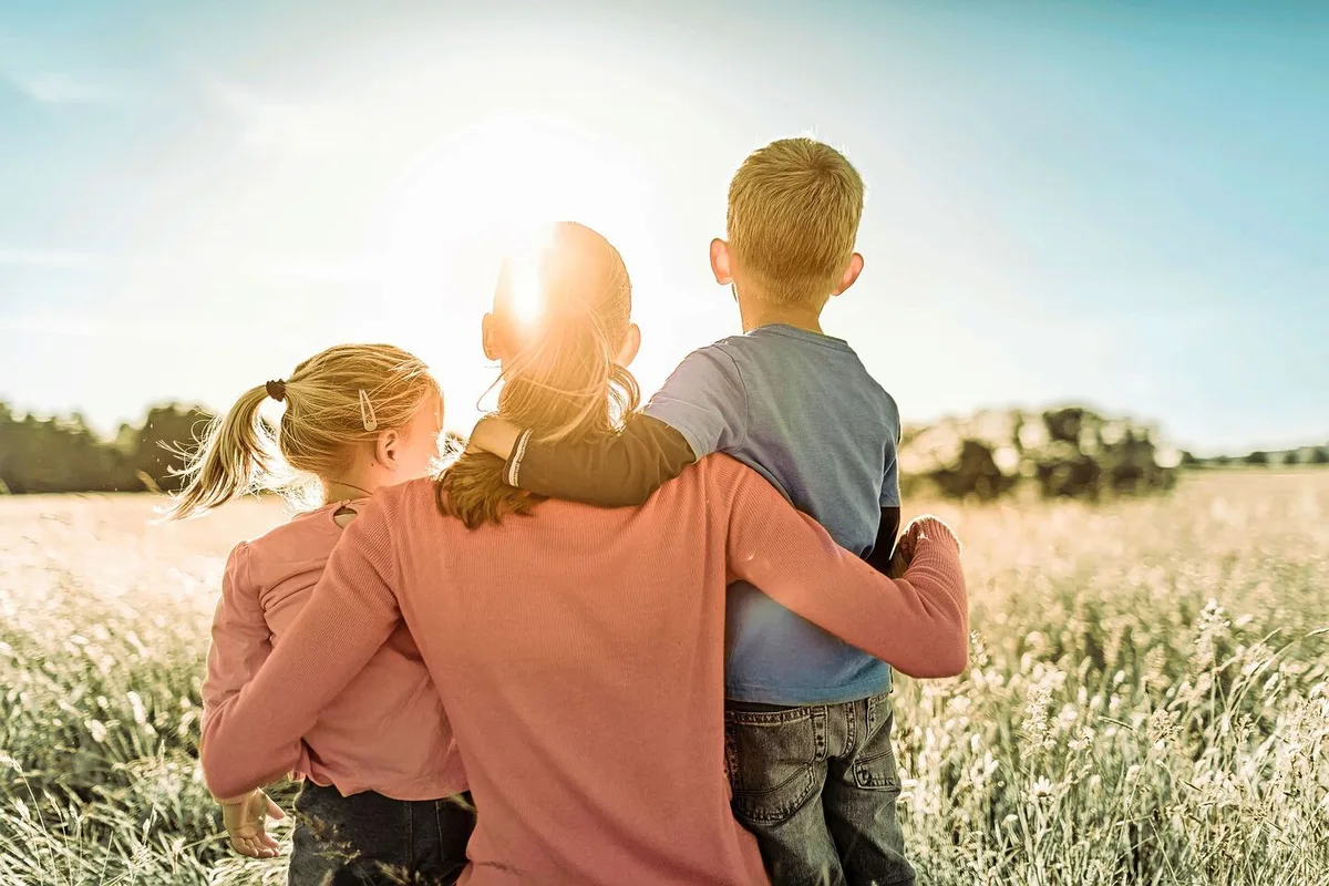 In der Schweiz endet fast jede zweite Ehe mit einer Scheidung. Sind Kinder da, stellen sich nun viele Fragen. Oft übernimmt ein Elternteil nach der Trennung mehr Verantwortung.