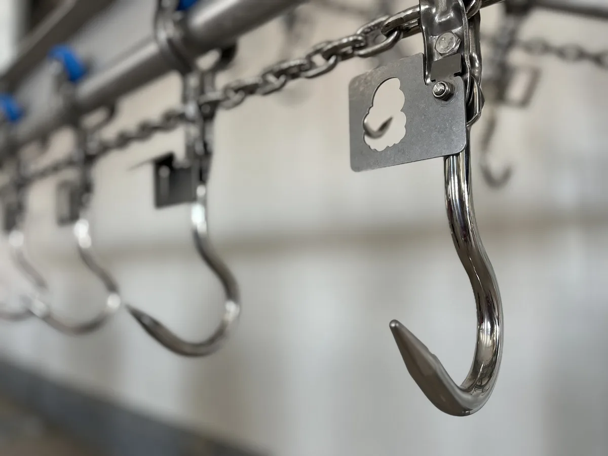 fleischerhaken Bell will Schlachtkapazität verdoppeln – von 60 auf 120 Tiere pro Stunde