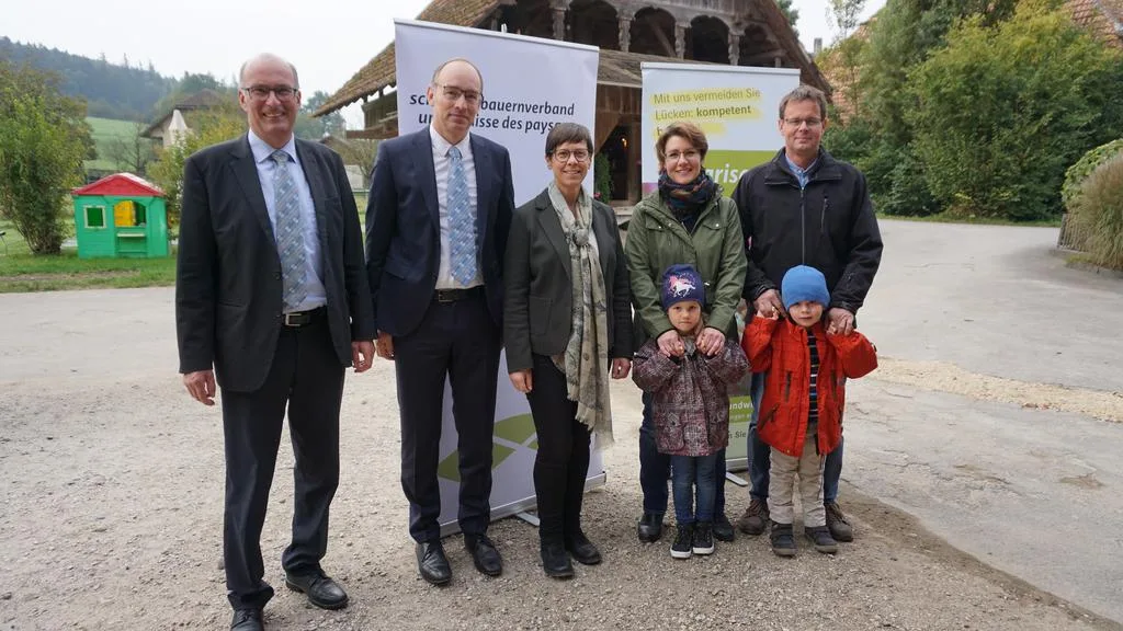 sensibilisierungskampagne-soziale-absicherung_markus-ritter_hanspeter-flueckiger_anne-challandes_familie-bruegger_sbv 70 Prozent der Frauen sind nicht sozial abgesichert