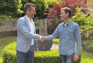 Alain Raymond, CEO GMSA (links), und Alessandro Fontano, Eigentümer der Mulino Maroggia. Beiderseits soll das Sortiment ergänzt werden.