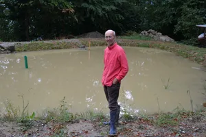 Beat Rölli ist Landwirt und Permakultur-Berater. Er arbeitet daran, seinen Betrieb wasserautark zu machen.