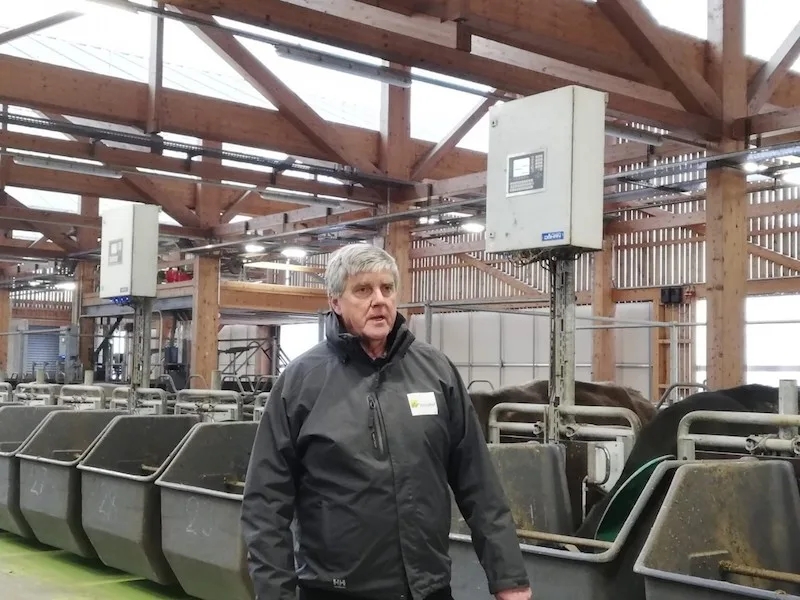 3e7ff148ba56581f1ed40e4af94e972466016990 Werner Hengartner, Fütterungsspezialist, Strickhof, erklärt, warum viel Rohprotein noch nicht automatisch mehr Milch bedeutet. (Bild zVg)