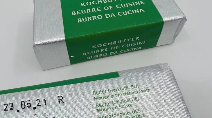 1aab071d8be1a9426c12981861ea8a4e678ccd33 Nachdem Importbutter als «Die Butter» 2020 für Empörung gesorgt hatte, beschränkt man sich jetzt auf die Billiglinien. (Bild akr)